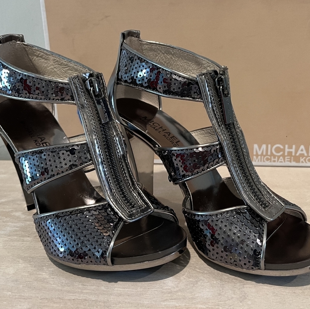 Michael Kors Berkley T-Strap in‎ Gunmetal Sequins. Size 5M Like New Condi…